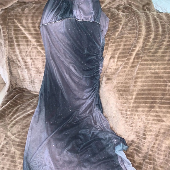 Beautiful gown for sale - Picture 1 of 4